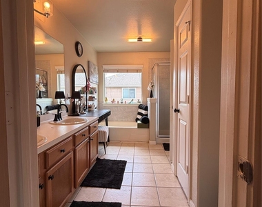 6026 Yorkglen Manor Lane - Photo Thumbnail 12