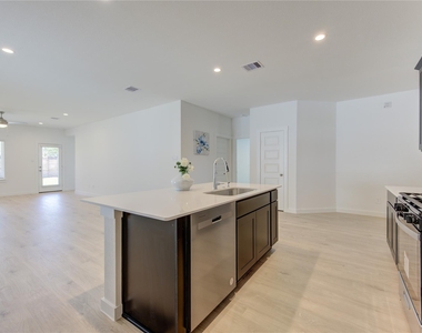 8038 Tropea Drive - Photo Thumbnail 15