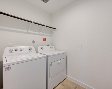 8038 Tropea Drive - Photo Thumbnail 18