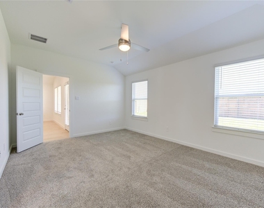 8038 Tropea Drive - Photo Thumbnail 27
