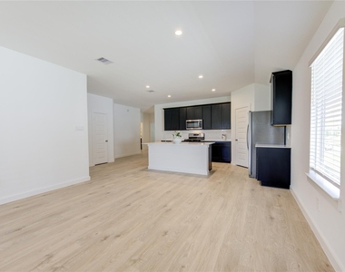 8038 Tropea Drive - Photo Thumbnail 21
