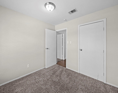 16723 Running Quail Court - Photo Thumbnail 32