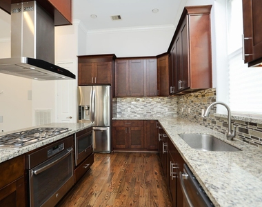 2212 Stuart Street - Photo Thumbnail 4