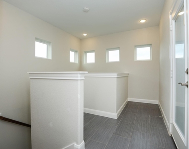 2212 Stuart Street - Photo Thumbnail 12