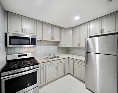 311 Hawthorne Street - Photo Thumbnail 7