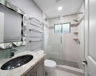 311 Hawthorne Street - Photo Thumbnail 15