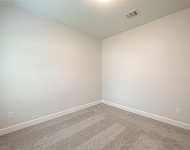 213 Mccrea Court - Photo Thumbnail 28