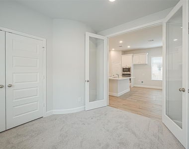 213 Mccrea Court - Photo Thumbnail 8