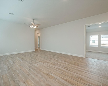 213 Mccrea Court - Photo Thumbnail 10