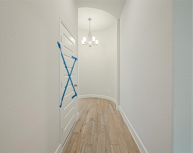 213 Mccrea Court - Photo Thumbnail 4