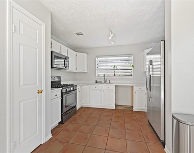 1555 Hillside Elm Street - Photo Thumbnail 7