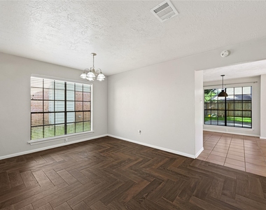 1555 Hillside Elm Street - Photo Thumbnail 4