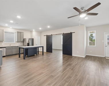 2425 Shellcracker Drive - Photo Thumbnail 5
