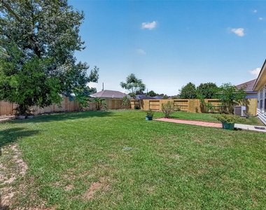 16200 Sun View Lane - Photo Thumbnail 27