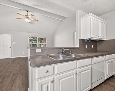 16200 Sun View Lane - Photo Thumbnail 7