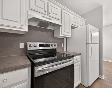 16200 Sun View Lane - Photo Thumbnail 8