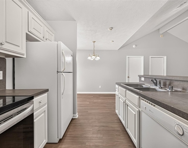 16200 Sun View Lane - Photo Thumbnail 9