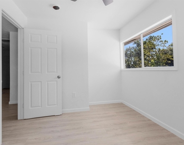 16016 Green Manor Drive - Photo Thumbnail 6