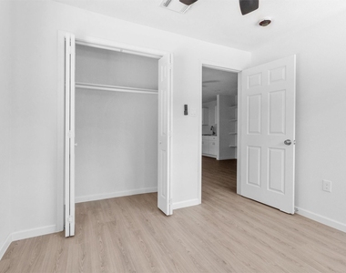 16016 Green Manor Drive - Photo Thumbnail 5