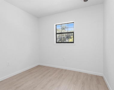 16016 Green Manor Drive - Photo Thumbnail 7