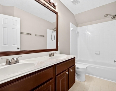 18502 Berry Leaf Court - Photo Thumbnail 24