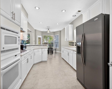 18502 Berry Leaf Court - Photo Thumbnail 7
