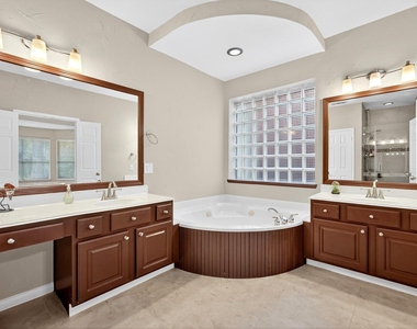 18502 Berry Leaf Court - Photo Thumbnail 13