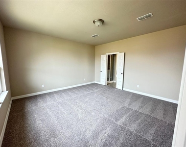 7239 Grand Mason Drive - Photo Thumbnail 8
