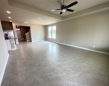 7239 Grand Mason Drive - Photo Thumbnail 3