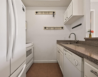 4515 Briar Hollow Place - Photo Thumbnail 9