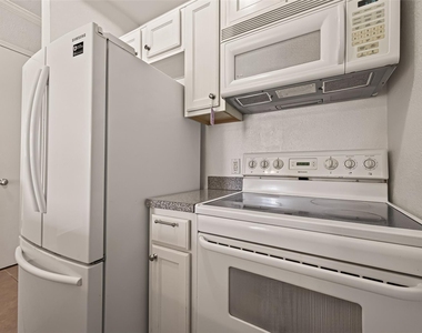 4515 Briar Hollow Place - Photo Thumbnail 12