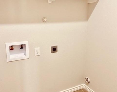 11907 Nelwood Street - Photo Thumbnail 11
