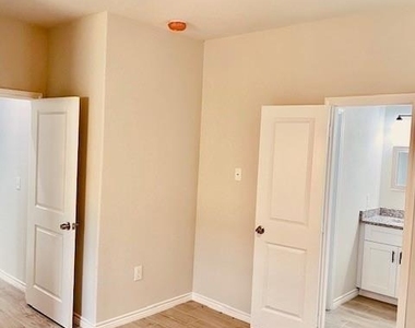 11907 Nelwood Street - Photo Thumbnail 15