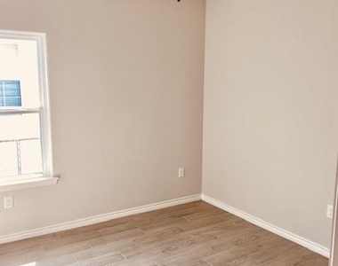 11907 Nelwood Street - Photo Thumbnail 12