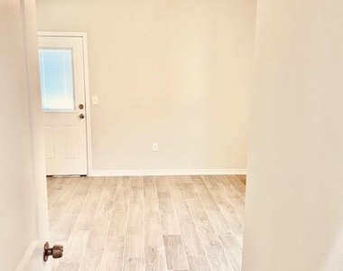 11907 Nelwood Street - Photo Thumbnail 14