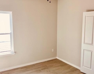 11907 Nelwood Street - Photo Thumbnail 8