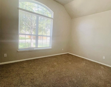 4702 Sedgewood Drive - Photo Thumbnail 14