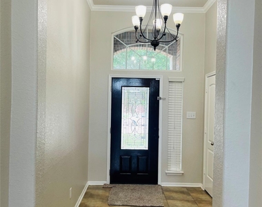 4702 Sedgewood Drive - Photo Thumbnail 4