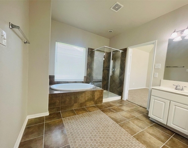 4702 Sedgewood Drive - Photo Thumbnail 5
