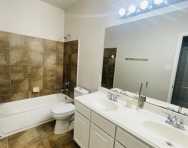 4702 Sedgewood Drive - Photo Thumbnail 13