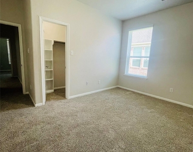 4702 Sedgewood Drive - Photo Thumbnail 15