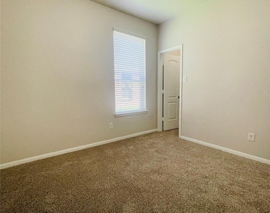 4702 Sedgewood Drive - Photo Thumbnail 16