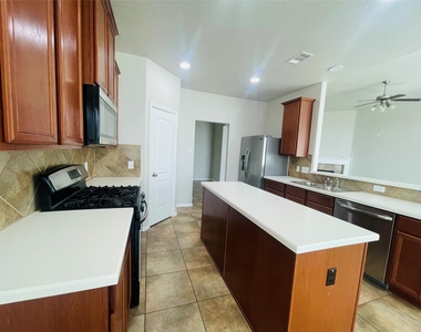 4702 Sedgewood Drive - Photo Thumbnail 7