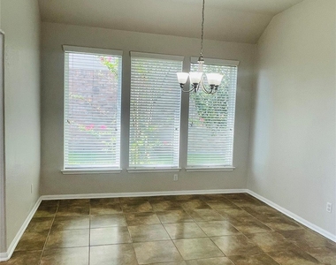 4702 Sedgewood Drive - Photo Thumbnail 9
