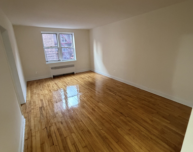 143-09 Barclay Avenue - Photo Thumbnail 2