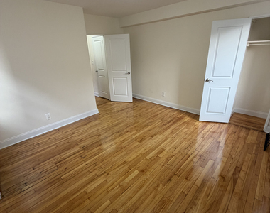 143-09 Barclay Avenue - Photo Thumbnail 7
