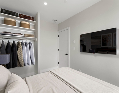 315 West Broadway - Photo Thumbnail 2