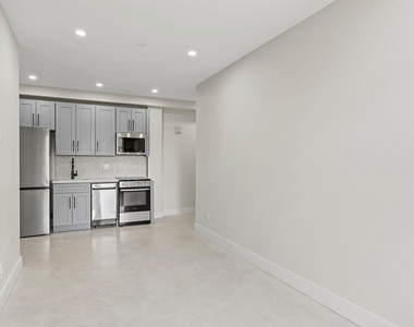 315 West Broadway - Photo Thumbnail 6