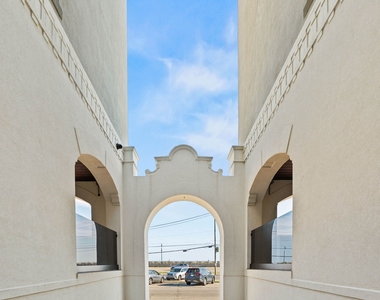 315 West Broadway - Photo Thumbnail 8