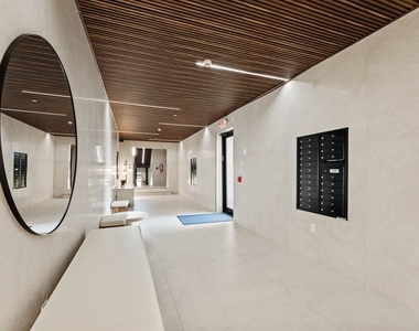 315 West Broadway - Photo Thumbnail 7